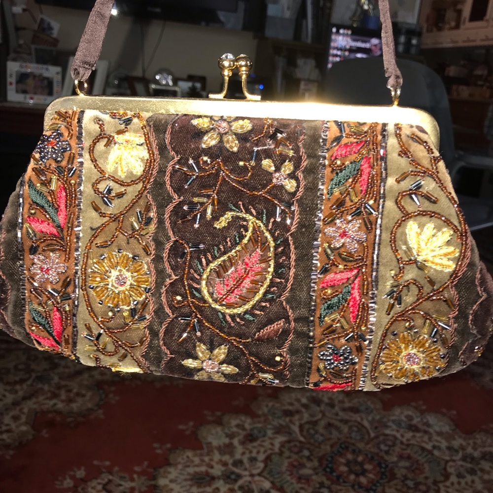 SANTI beaded purse.